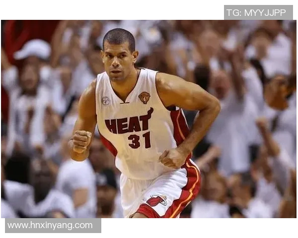 巴蒂尔与姚明的对决:NBA赛场上的传奇碰撞与友谊之路 巴蒂尔与姚明的对决:NBA赛场上的传奇碰撞与友谊之路